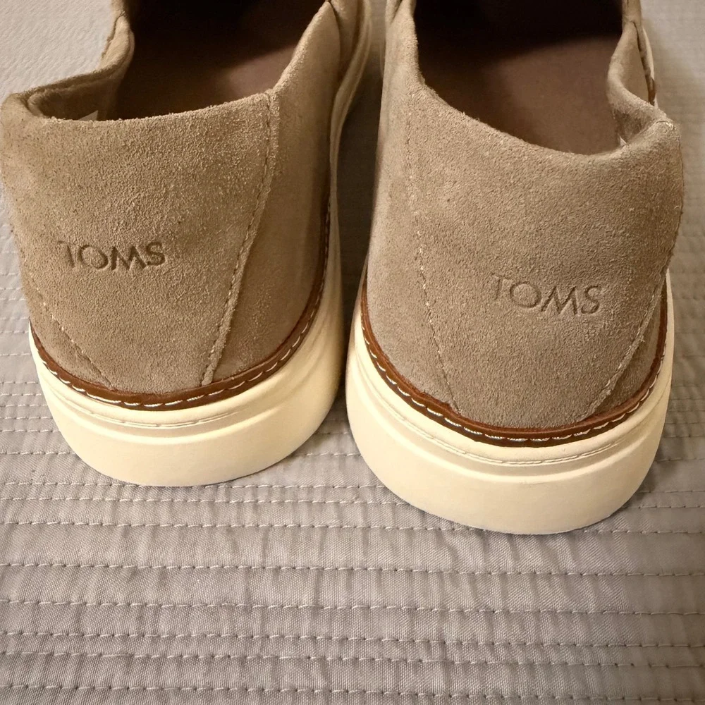 NEW TOMS Women's Taupe Textile Slip On Platform Sneakers Flats Size 9
